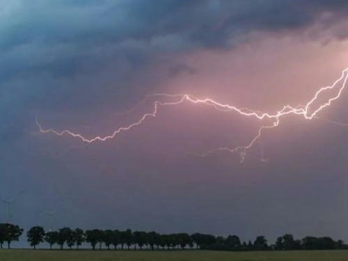 Як поводитися під час грози - фото з відкритих джерел