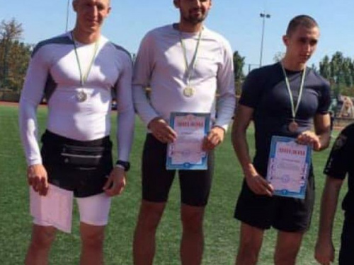 Кто быстрее пробежит кросс: полицейские Кривого Рога приняли участие в соревнованиях области