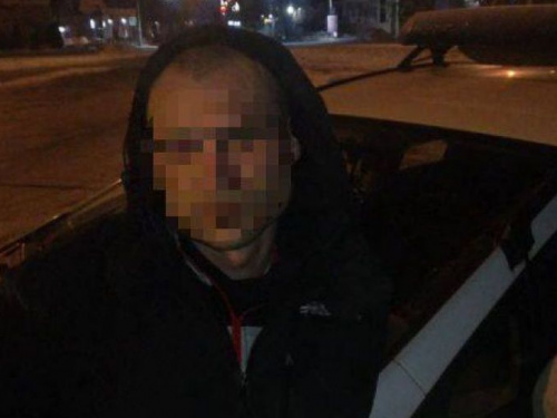 В Кривом Роге злоумышленник хотел вынести 17 тысяч гривен в обуви