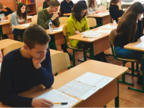 На сайте Президента появилась петиция, в которой украинцы просят отменить ВНО