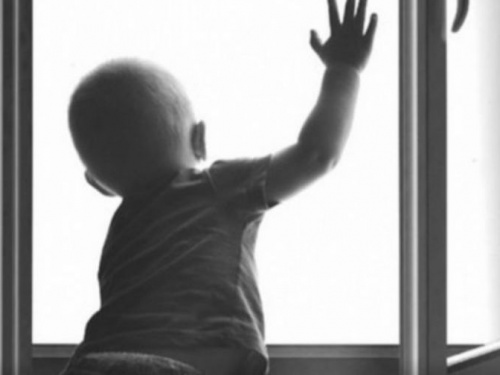 Выпавшего из окна ребенка из Кривого Рога транспортировали в больницу Днепра