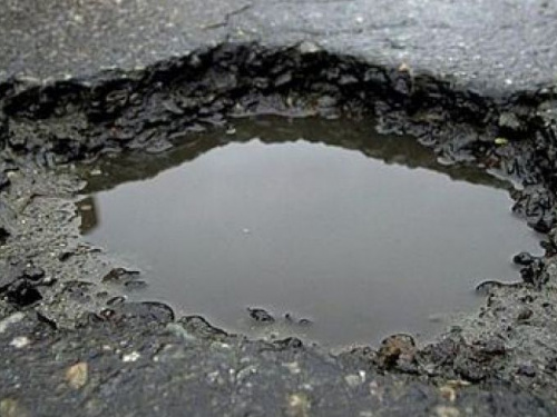 Чиновник пояснил, почему сразу не ремонтируется вся трасса "Днепр-Кривой Рог"