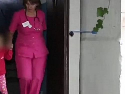 Супругам из Кривого Рога, снимавшим 4-летнюю дочь в порно, продлили срок содержания под стражей