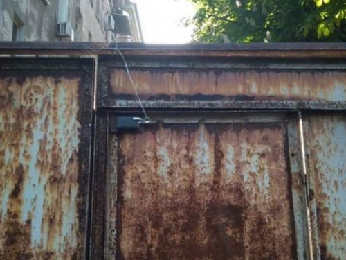 На Днепропетровщине неизвестные заминировали ворота частного дома