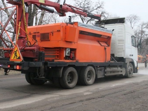 В Кривом Роге приводят в порядок центральные дороги (фото)