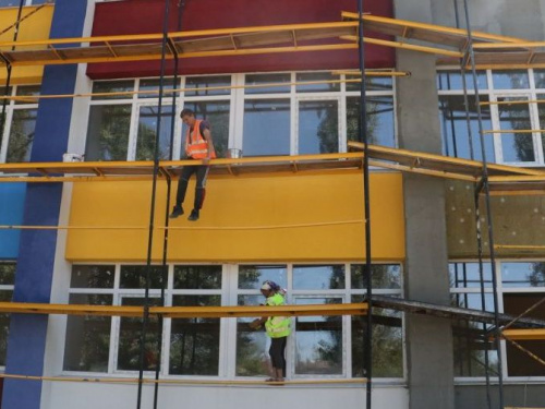 В Кривом Роге капитально ремонтируют 10-ю горбольницу