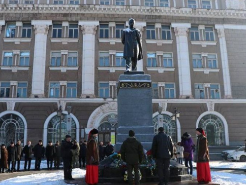 День соборности по-криворожски: организаторы мероприятий не поделили "одеяло единения"