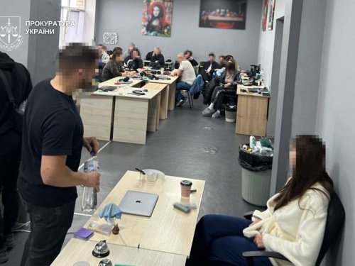 Хитрі схеми і сотні жертв: як працювали фейкові кол-центри у Кривому Розі
