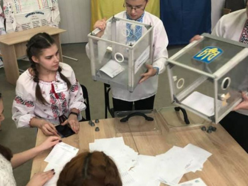 В Кривом Роге уже проголосовали за президента страны: дети сделали свой ответственный выбор