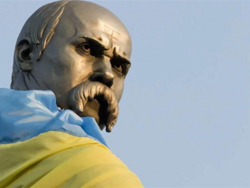 Памʼятник Т.Г. Шевченко - фото з відкритих джерел