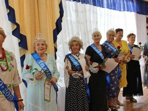 Мисс 60+: в Кривом Роге состоялся необычный конкурс красоты (фото)