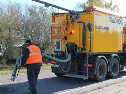 При ремонте дорог в Кривом Роге используют новую технологию (видео)