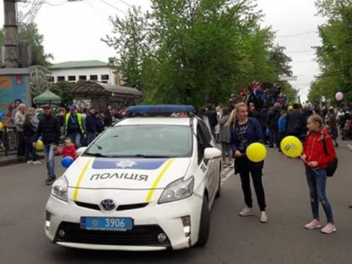 В Кривом Роге полиция обнаружила людей с запрещенным флагом во время марша