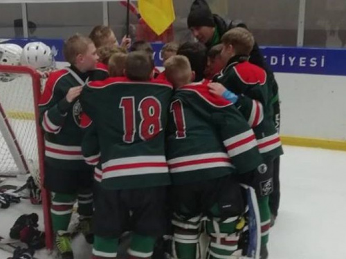 Хоккеисты из Кривого Рога стали призерами международных соревнований