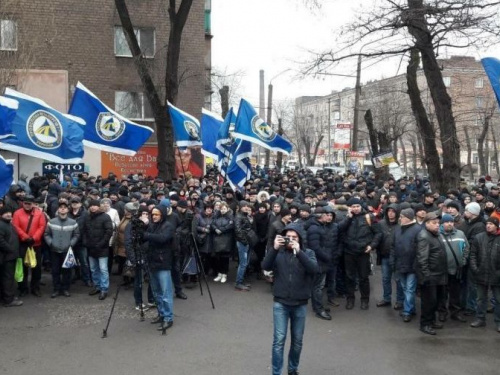 Требования, профсоюзы, обещания: в Кривом Роге прошел митинг за повышение зарплат