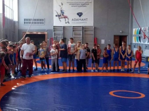 В Кривом Роге прошел областной чемпионат по вольной борьбе (фото)