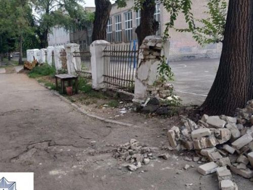 Образование без границ: в Кривом Роге злоумышленники разломали школьный забор