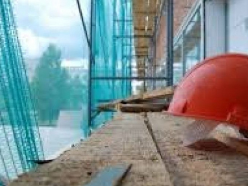 На предприятии Кривого Рога погиб монтажник-верхолаз