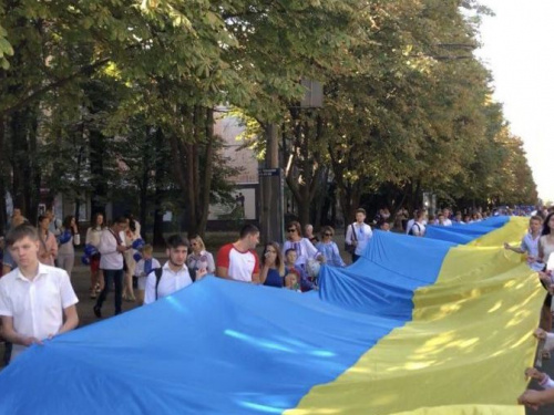 Три тысячи жителей Кривого Рога вышли на парад вышиванок (ФОТО) + (ВИДЕО) + (ОБНОВЛЕНО)