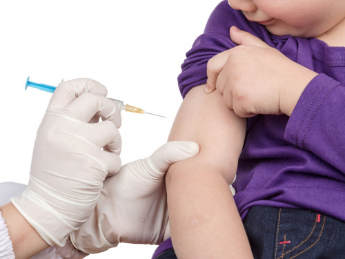 Яка процедура вакцинації дітей проти кору на Дніпропетровщині: роз’яснення від ОВА