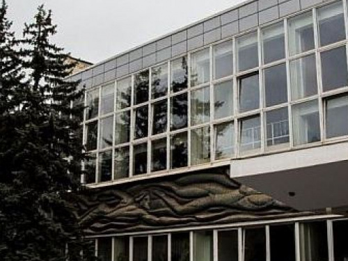 В Кривом Роге ремонт самого крупного бассейна превращается в "заплыв на длинную дистанцию"