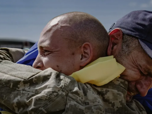 Після повернення з полону: що гарантує держава звільненим українським захисникам та захисницям