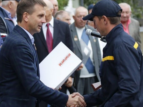 Лучшим спасателям Днепропетровщины вручили награды (фото)