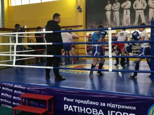 В одном из районов Кривого Рога открылся новый профессиональный ринг (ФОТО+ВИДЕО)