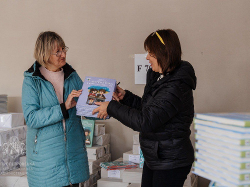 Безбарʼєрний буквар: на Дніпропетровщині отримали тисячі книжок для дітей з особливими потребами 