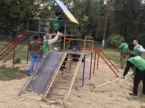 В Кривом Роге прошёл субботник, несмотря на моросящий дождь (ФОТО)