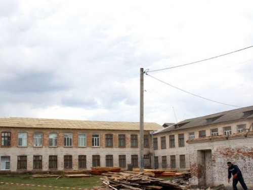 Под Кривым Рогом реконструируют 90-летнюю школу (фото)