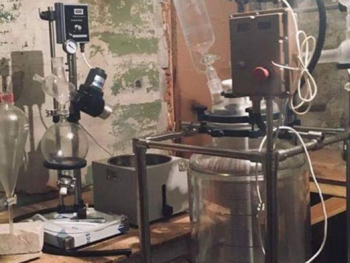 В Кривом Роге выявили лабораторию, в которой изготавливали 5 видов наркотиков (фото)