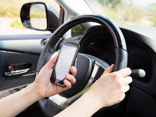 Гаджети за кермом, фото з відкритих джерел 