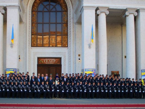 Присяга полицейских на верность Украинскому народу в Кривом Роге: новый ракурс (ВИДЕО)