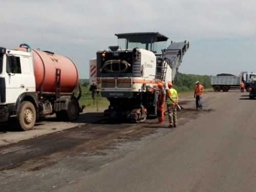 Дамбу на трассе "Кропивницкий-Кривой Рог-Запорожье" начали ремонтировать