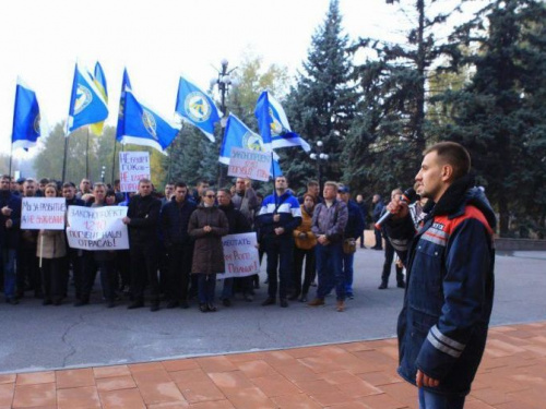 Работники криворожских промпредприятий митинговали против принятия кабального закона №1210 (фото)