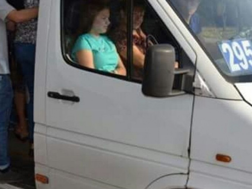 Криворожские патрульные начали проверять маршрутные такси