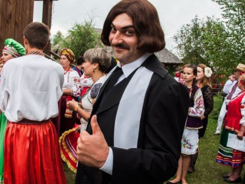 В Кривом Роге "Сорочинский ярмарок" – театр Шевченко масштабно замахнулся на Гоголя