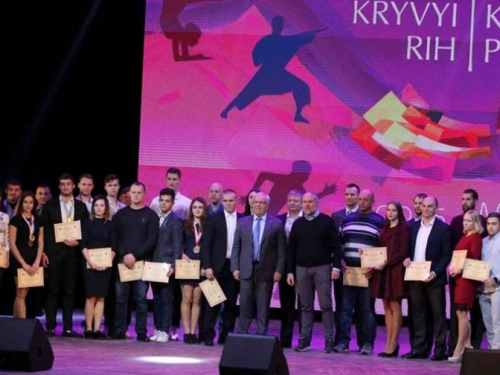 В Кривом Роге подбили итоги спортивных достижений и вручили премию «Golden Fighter -2019» (фото)