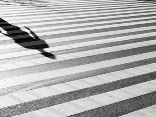 В Кривом Роге мотоциклист травмировал женщину-пешехода