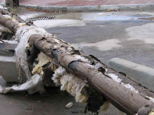 Года не хватило: когда отопительный сезон начался, в Кривом Роге начали теплоизоляцию сетей