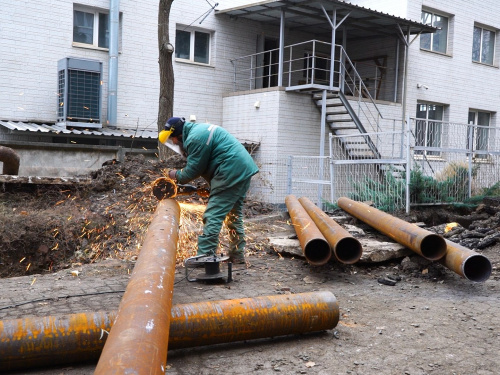 Ремонтні роботи, фото Олексія Кулеби