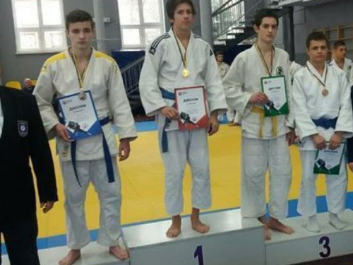 Криворожские дзюдоисты завоевали золото и бронзу на молодежном чемпионате области (фото)