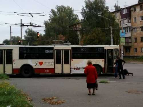 В Кривом Роге у троллейбуса на ходу оборвалась рулевая тяга