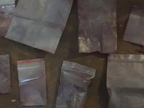 Криворізькі правоохоронці під час обшуку вилучили метамфетамін у місцевого жителя