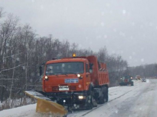 Трассу Днепр - Кривой Рог замело снегом