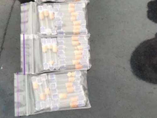 В Кривом Роге сразу троих мужчин задержали с партией наркотиков (фото)