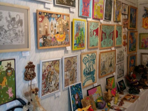 "Страна Фантазия": в Кривом Роге провели городскую выставку детского творчества (фоторепортаж)