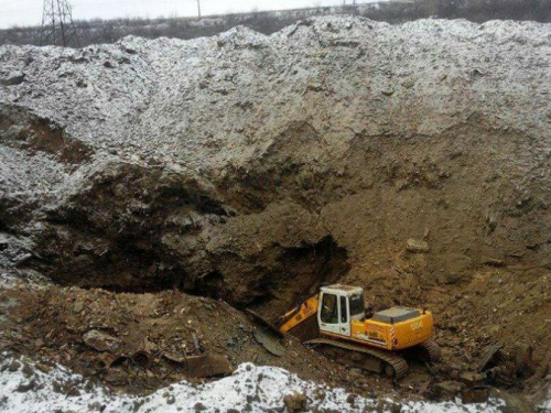 В Кривом Роге группа злоумышленников раскапывала карьер (ФОТО)