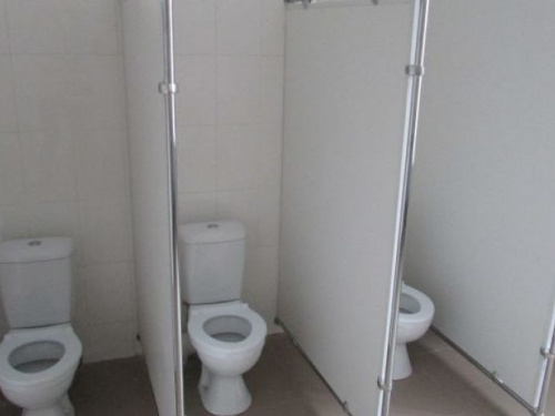 В Кривом Роге жители требуют обустроить туалеты для школьников младших классов